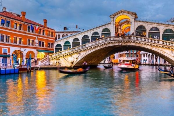 Benátky a most